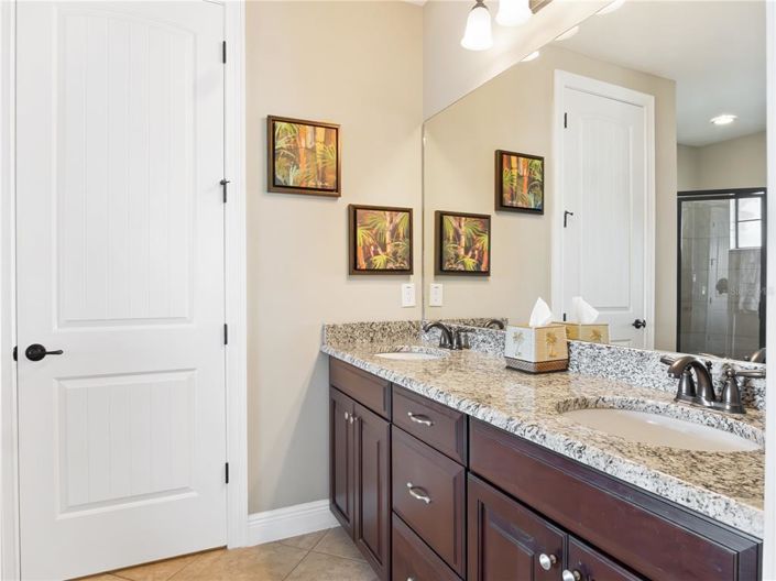 Image No.34-5 Bed House for sale