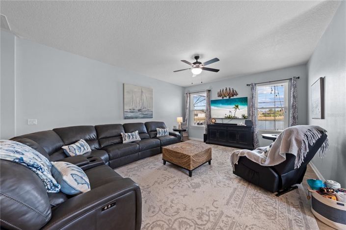 Image No.25-4 Bed House for sale