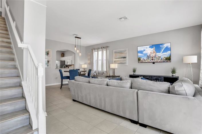 Image No.9-6 Bed House for sale