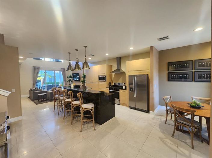 Image No.2-4 Bed Townhouse for sale