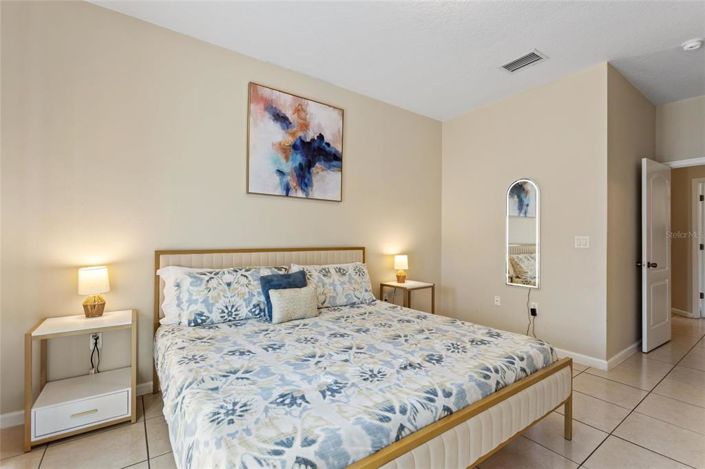 Image No.18-4 Bed House for sale