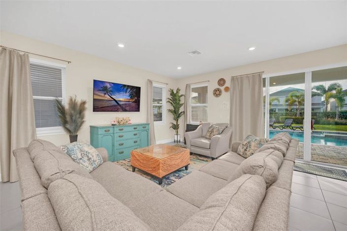 Image No.6-4 Bed House for sale