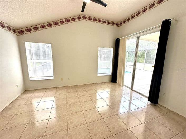 Image No.11-3 Bed House for sale