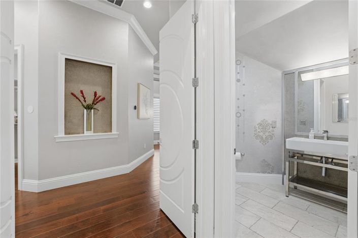 Image No.17-8 Bed House for sale