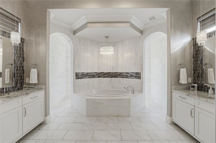 Image No.22-8 Bed House for sale