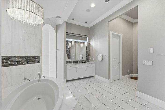 Image No.23-8 Bed House for sale