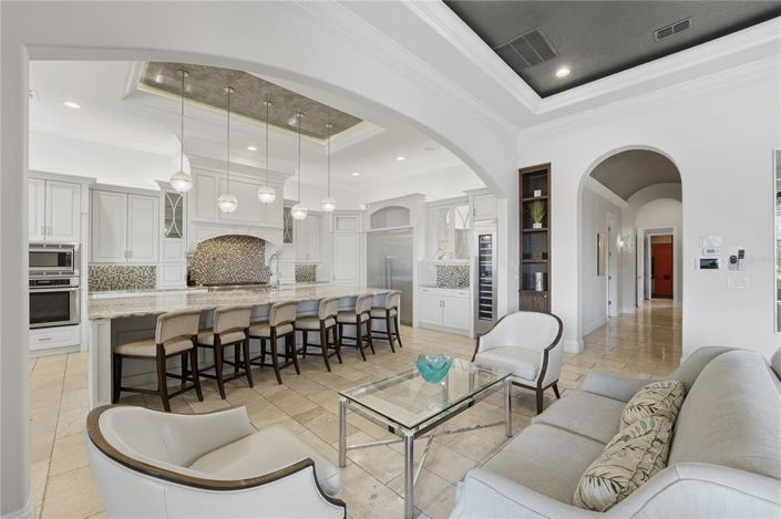 Image No.8-8 Bed House for sale