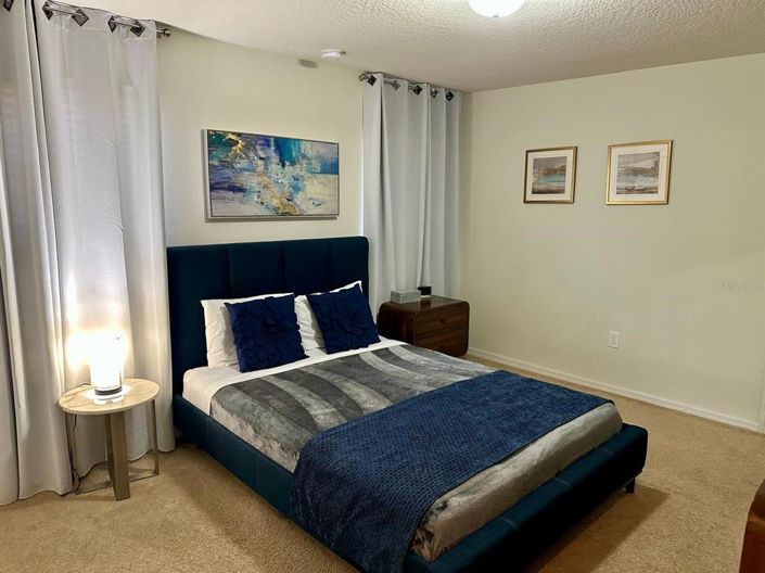 Image No.6-8 Bed House for sale