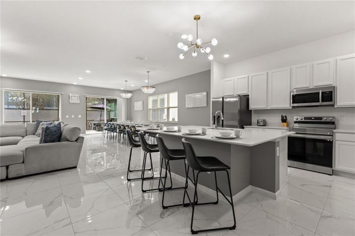 Image No.5-12 Bed House for sale