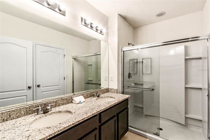 Image No.40-6 Bed House for sale