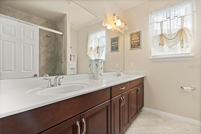 Image No.27-5 Bed House for sale