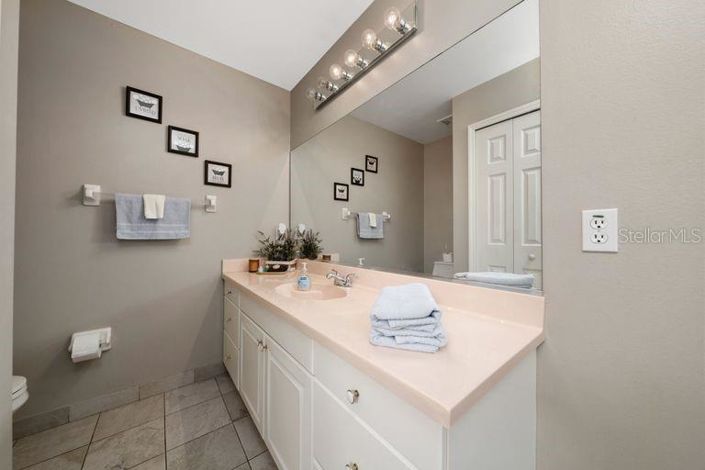 Image No.11-3 Bed House for sale