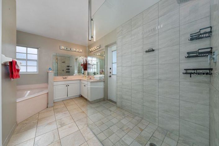 Image No.18-3 Bed House for sale