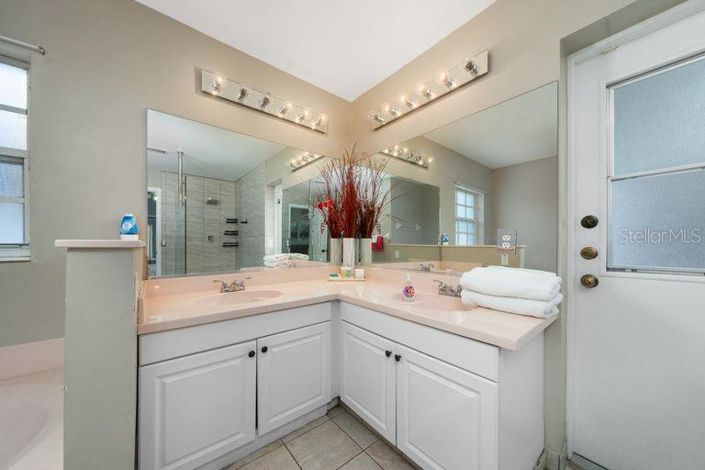 Image No.19-3 Bed House for sale