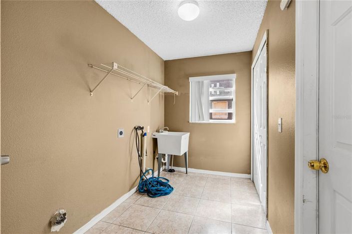 Image No.18-5 Bed House for sale