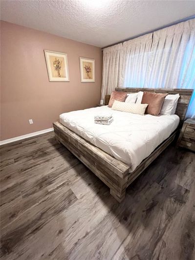 Image No.24-6 Bed House for sale