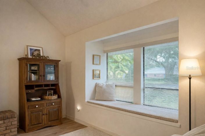 Image No.15-4 Bed House for sale