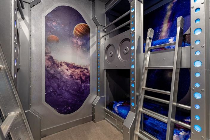 Image No.16-6 Bed House for sale