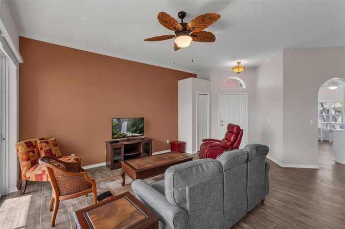 Image No.6-2 Bed House for sale