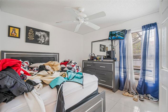 Image No.18-4 Bed House for sale