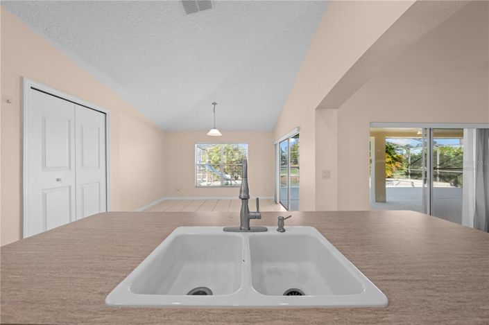 Image No.22-5 Bed House for sale