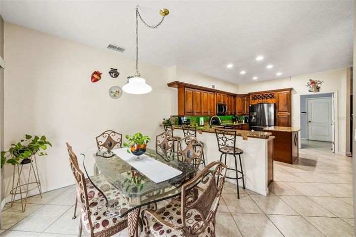 Image No.11-4 Bed House for sale