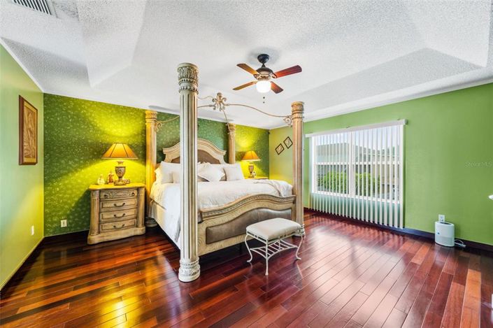 Image No.26-4 Bed House for sale