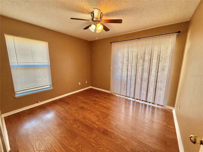 Image No.15-3 Bed House for sale