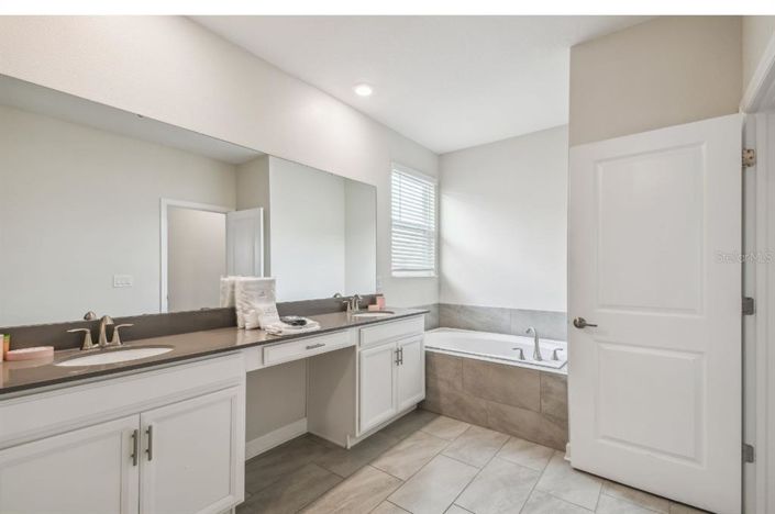 Image No.27-5 Bed House for sale