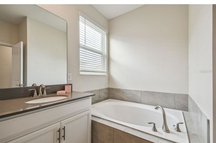 Image No.28-5 Bed House for sale