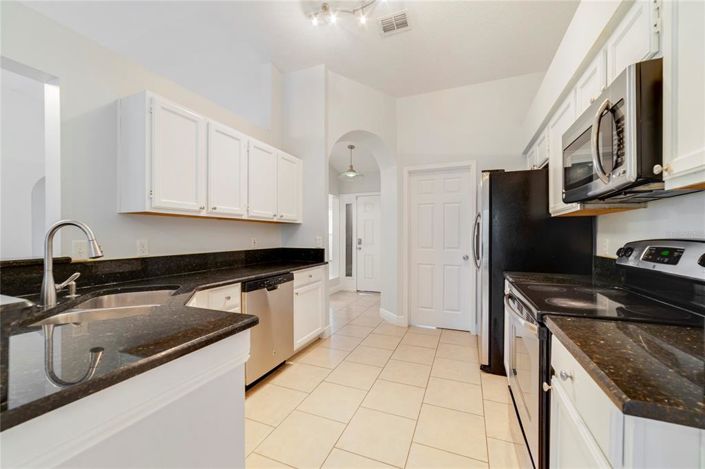 Image No.17-3 Bed House for sale