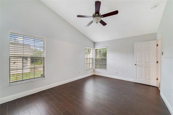 Image No.8-3 Bed House for sale