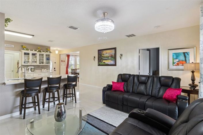 Image No.11-3 Bed House for sale