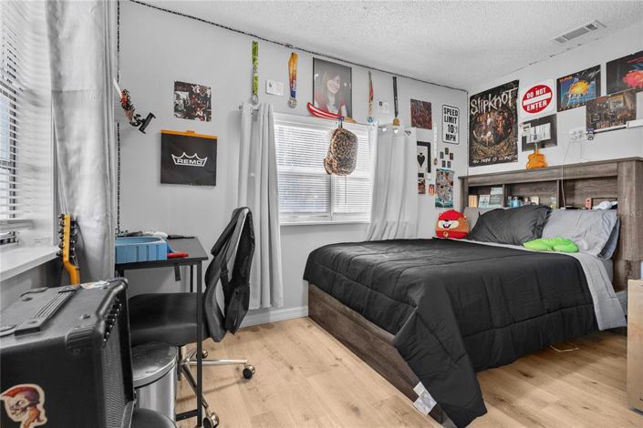 Image No.10-3 Bed House for sale