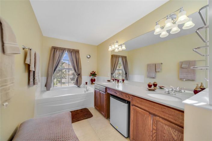 Image No.19-6 Bed House for sale