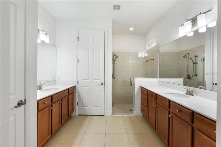 Image No.26-4 Bed House for sale