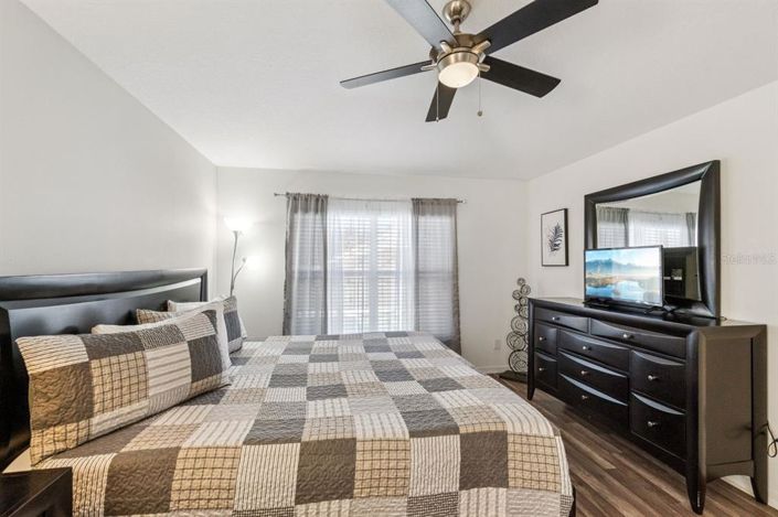 Image No.15-4 Bed House for sale