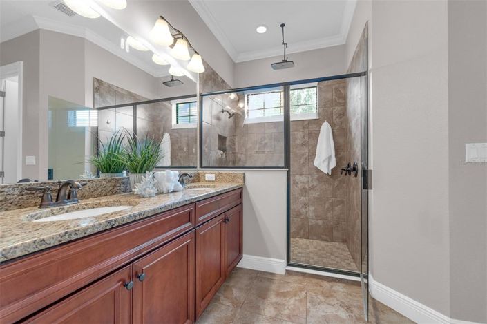 Image No.19-5 Bed House for sale