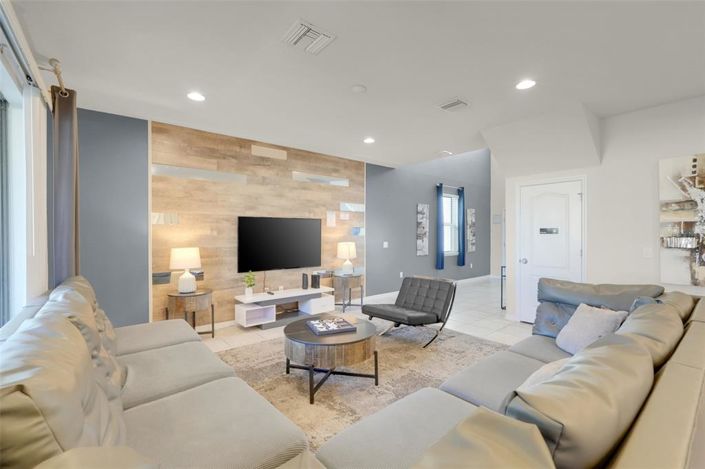 Image No.7-5 Bed House for sale