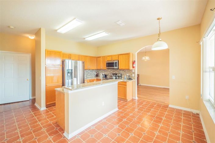 Image No.8-5 Bed House for sale