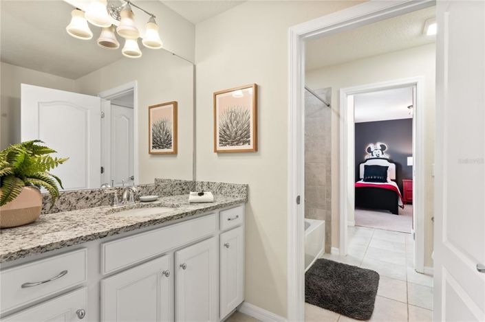 Image No.36-8 Bed House for sale