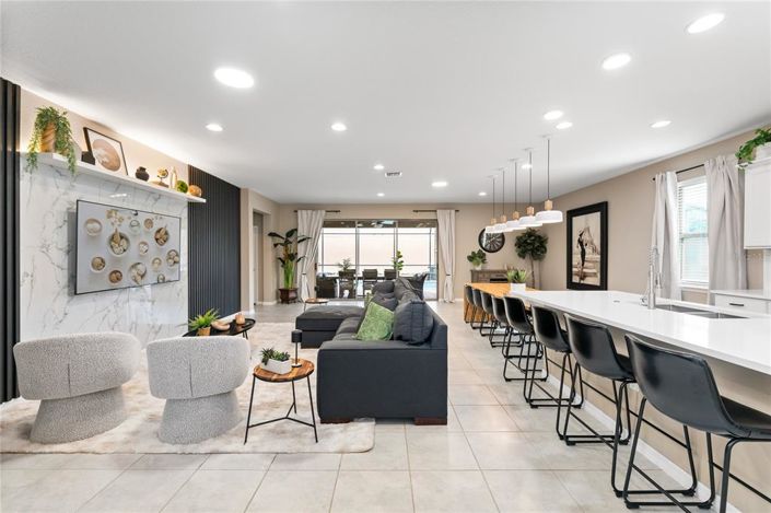 Image No.4-8 Bed House for sale