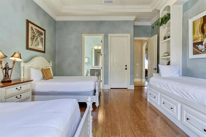 Image No.36-5 Bed House for sale