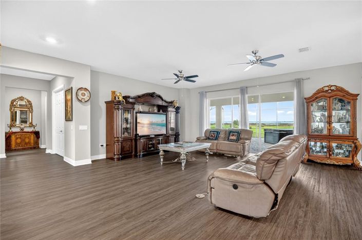 Image No.10-5 Bed House for sale