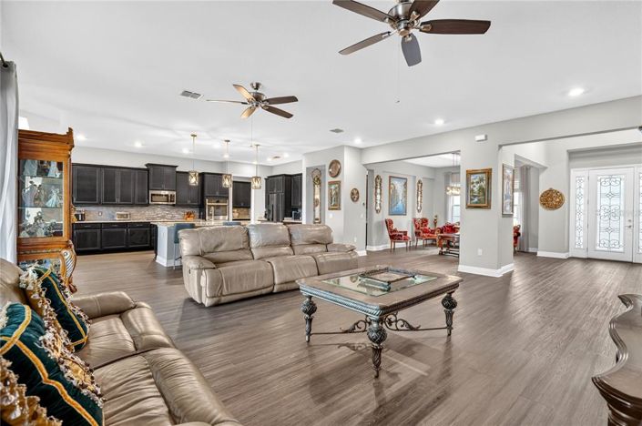 Image No.17-5 Bed House for sale