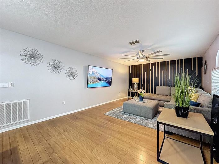 Image No.5-5 Bed House for sale