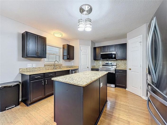 Image No.9-5 Bed House for sale