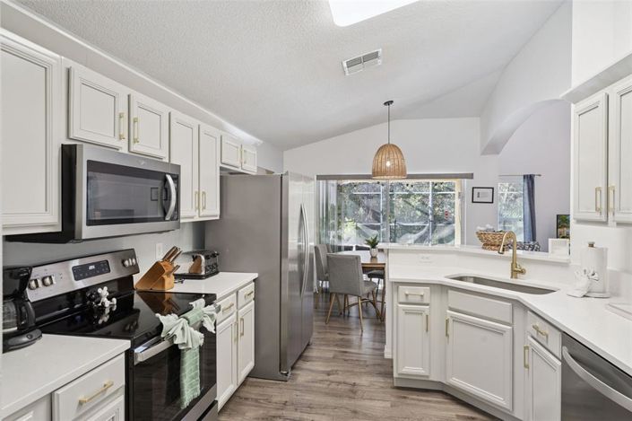 Image No.13-5 Bed House for sale