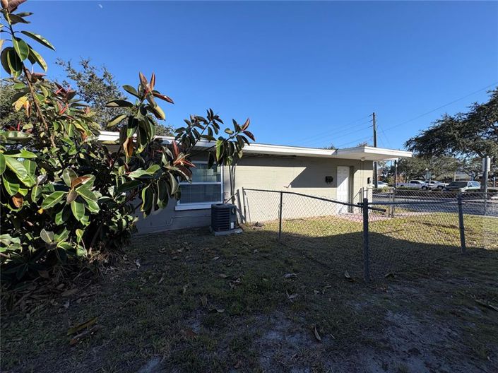 Image No.11-2 Bed House for sale