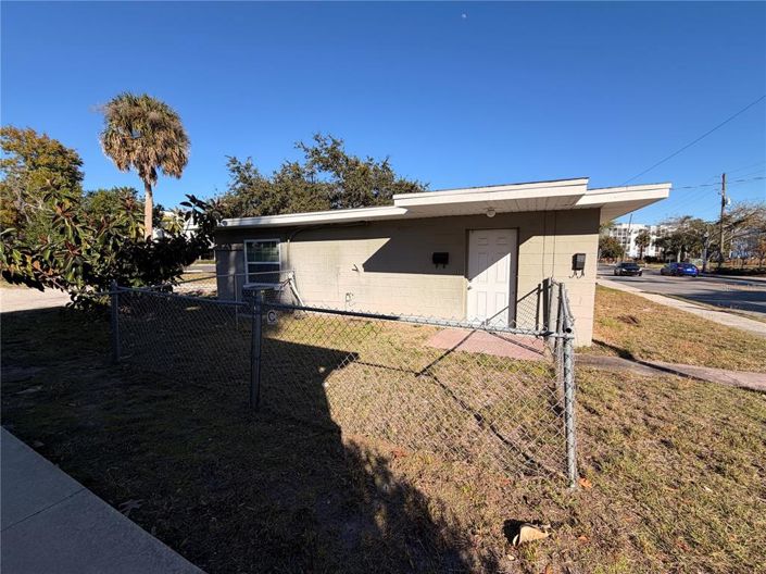 Image No.9-2 Bed House for sale